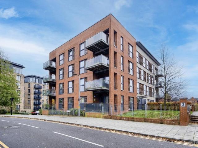 Bell Barn Road, Birmingham, B15 2 bed flat to rent £1,175 pcm £271 pw