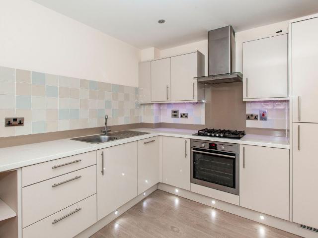Bell Court, 42 Oak Lane, Windsor SL4, 2 bed flat to rent, £1,700 pcm | PrimeLocation