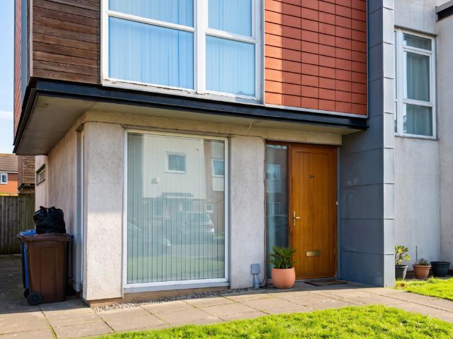Bell Crescent, Manchester M11 3 bed terraced house to rent £1,900 pcm £438 pw