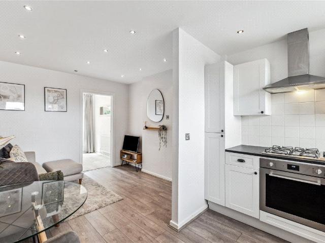 Bell Drive, London SW18, 2 bed flat to rent, £2,000 pcm | PrimeLocation