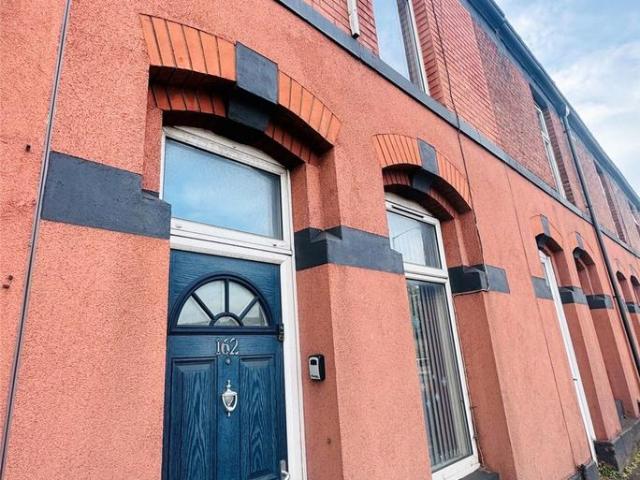 Bell Lane, Bury, Greater Manchester, BL9 2 bed terraced house to rent £900 pcm £208 pw