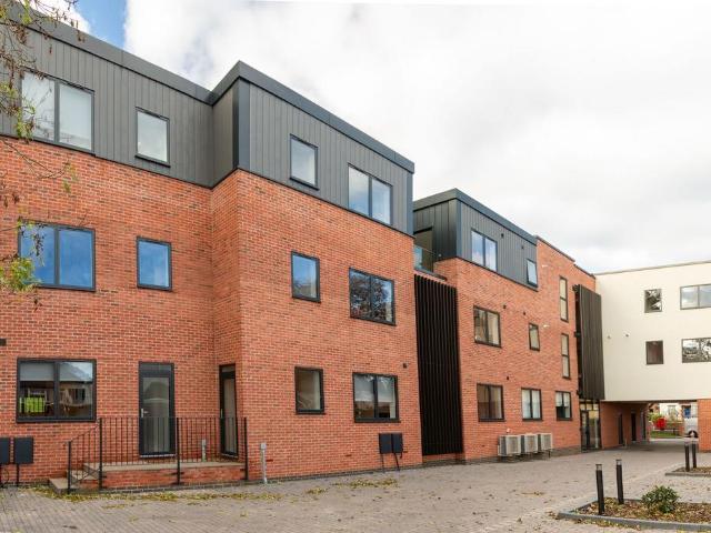 BELL LANE, Hendon, London, NW4 3 bed semi detached house to rent £13,000 pcm £3,000 pw
