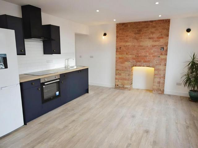 Bell Street 1 bed apartment to rent £895 pcm £207 pw