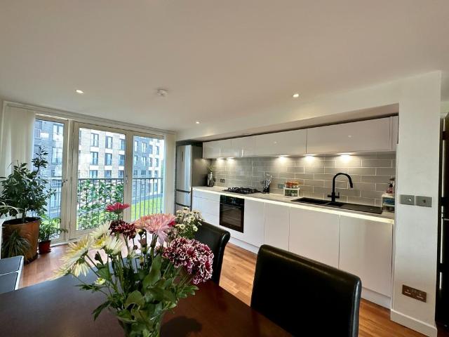 Bell Street, Merchant City, Glasgow, G4 2 bed flat to rent £1,750 pcm £404 pw