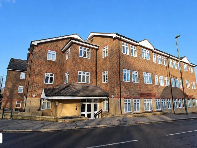 Bell Street, Reigate, Surrey RH2, 1 bed flat to rent, £1,295 pcm | PrimeLocation