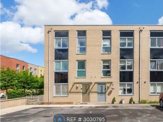 Bell Terrace, Dartford DA1, 4 bed terraced house to rent, £2,400 pcm | PrimeLocation