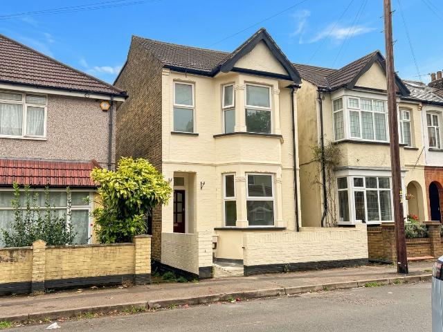 Bellclose, West Drayton UB7, 4 bed detached house to rent, £2,700 pcm | PrimeLocation
