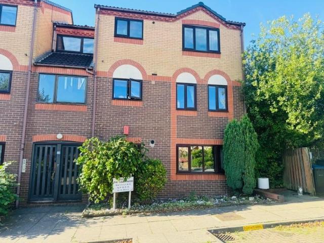 Bellcroft, Birmingham, West Midlands. 2 bed flat to rent £1,000 pcm £231 pw