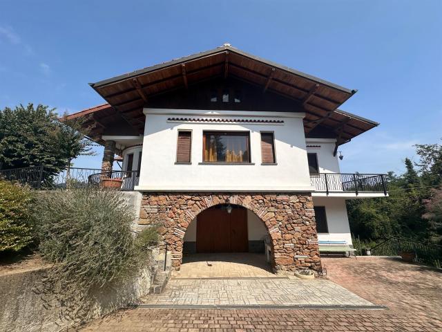 Bella villa degli anni '70, comodissima al paese 230m² Acqui Terme