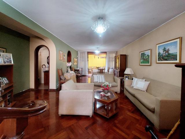 Bella Casa en Santiago de Surco en Venta