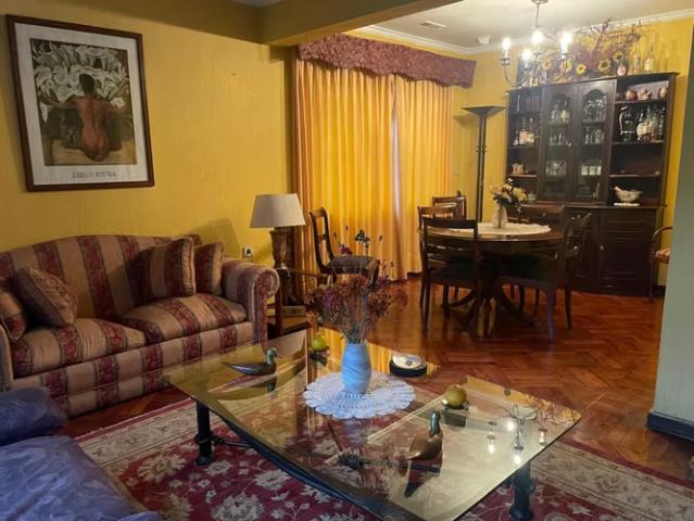 Bella casa la reina, frente a colegio andree | 4 dormitorios por 12000.00 en La Reina