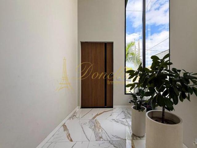 Bella Città Casa Moderna Porteira Fechada no Bella Città | 3 Suítes | Piscina | Vista Exclusiva
