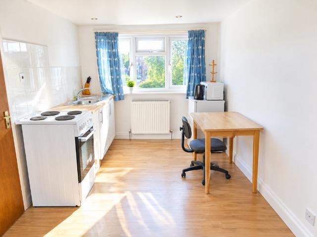 Bellamy Drive, Stanmore HA7 Studio to rent £1,000 pcm £231 pw