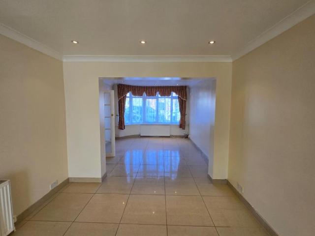 Bellamy Drive, Stanmore 3 bed semi detached house to rent £2,650 pcm £612 pw