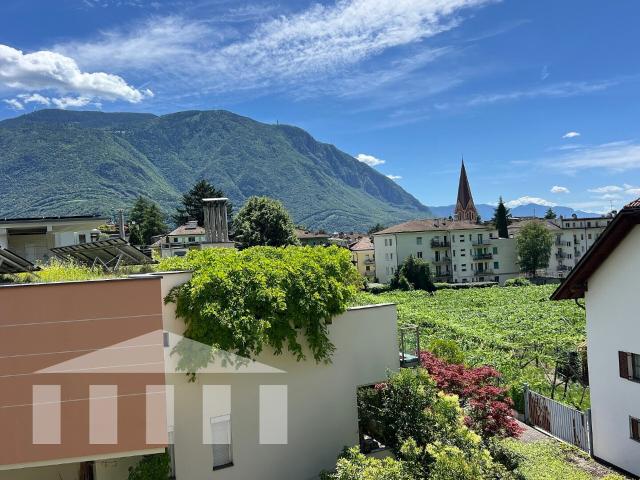 Bell'appartamento quadrilocale a Bolzano in via Guncina