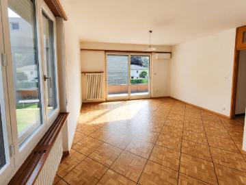Bell'appartamento 4,5 locali ristrutturato con terrazzo e ampio soggiorno al primo piano in casa bifamiliare