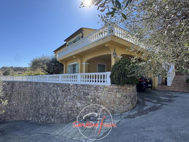 Belle villa 5 pièces d'une surface de 160 m2 avec terrain attenant
