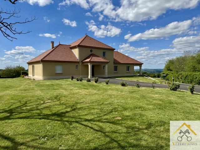 Belle villa 6 pièces, 257 m2 sans voisinage