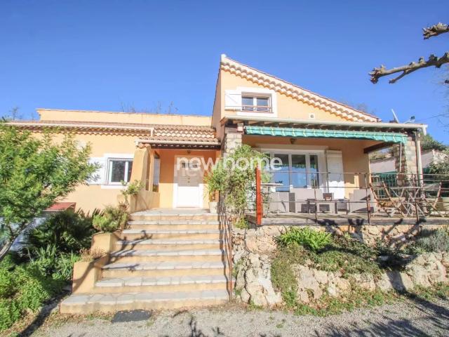 Belle villa à pied du village 142m² Bagnols en Forêt