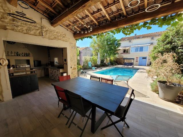 Belle villa avec piscine chauffée et cuisine d’été 145m² Puissalicon