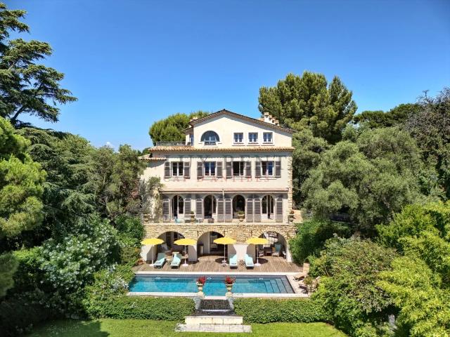 Belle villa avec vue mer / Versant Ouest du Cap d'Antibes 260m² Antibes