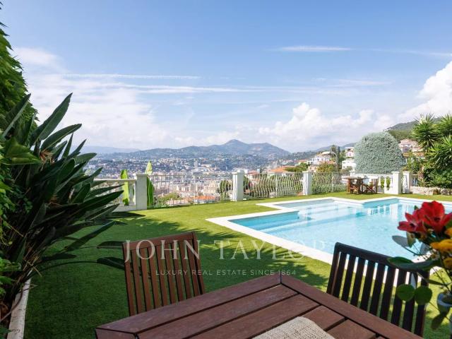 Belle villa avec vue panoramique