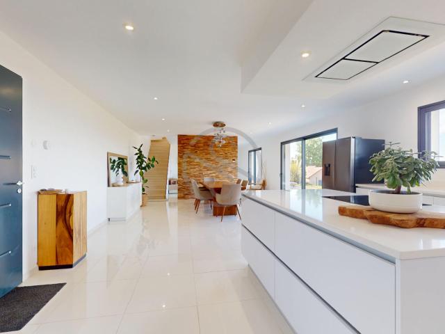 Belle villa contemporaine avec magnifique vue !