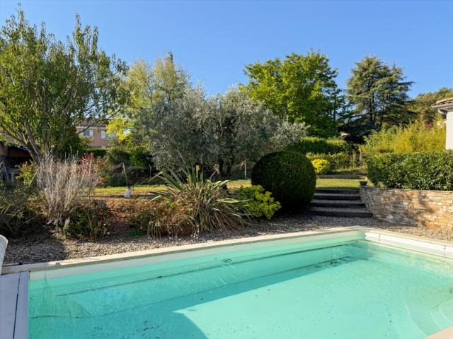Belle Villa Contemporaine avec Piscine.