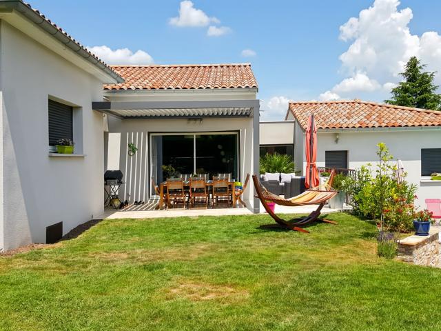 Belle Villa Contemporaine avec Piscine… 136m² Mercuer