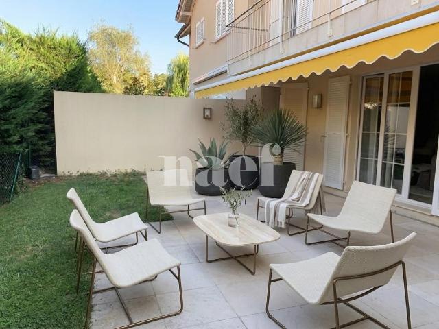Belle villa contiguë de 6.5 pièces avec jardinet
