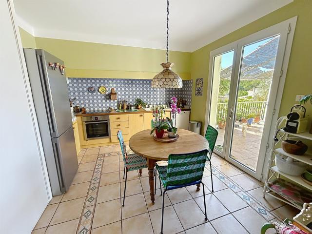 Belle villa cossue avec jardin de 764 m2 au centre de Pignan. 260m² Pignan