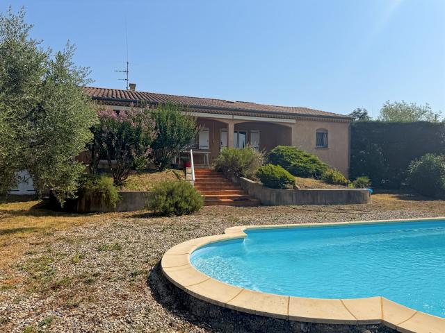 Belle Villa de Plain Pied avec Piscine 155 m2 Habitables Jar. 159m² Saint Etienne de Fontbellon