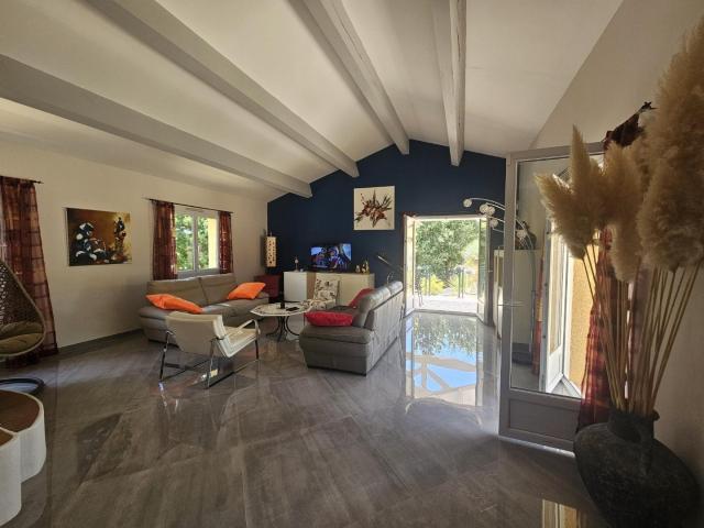 Belle villa de plain pied avec piscine, annexe et sous sol 137m² Margon