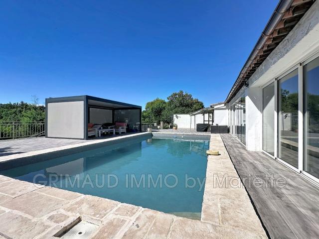 Belle villa de plain pied, appartement indép et une piscine 235m² Le Muy