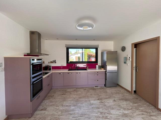 Belle villa de plain pied de 128m2 avec jardin en bord de Ga