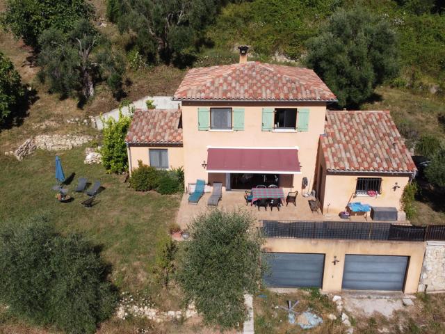 Belle villa de qualité a distance pédestre du village 130m² Tourrettes sur Loup