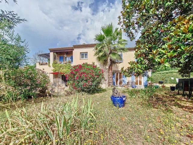 Belle villa divisée en 2 appartements à Peymeinade 205m² Peymeinade