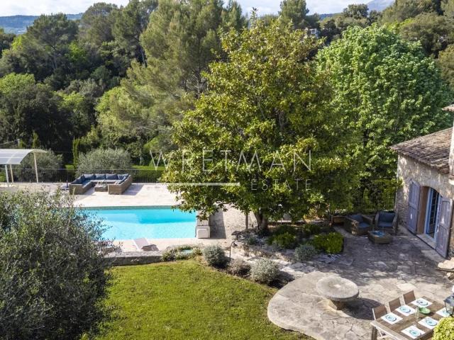 Belle Villa en Pierre au Cœur d'un Jardin Provencal Grasse. 243m² Grasse