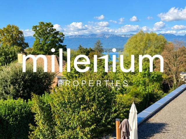 Belle villa familiale contemporaine avec vue sur le lac à Anières