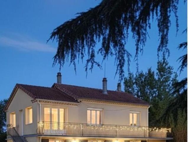 CARDET, Belle Villa Familiale de 7 pièces 126.7 m2 avec fort potentiel sur 897 m2 de terrain