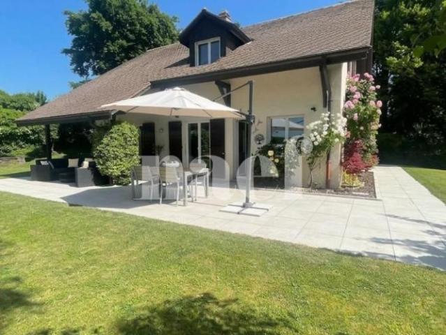 Belle villa individuelle entièrement rénovée de 5.5 pièces avec grand jardin