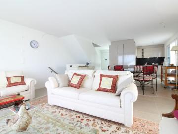 Belle villa mitoyenne de 140 m², distribuée en deux appartements