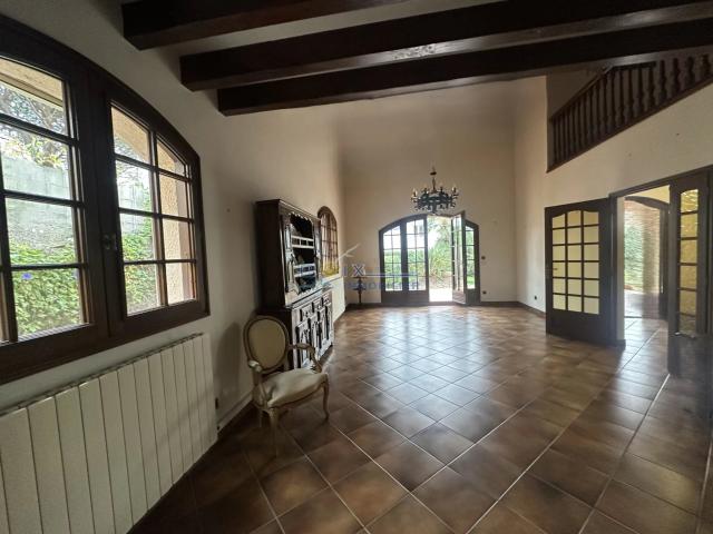 Belle villa R+1 SH 240 M2 plus appt T3 totalement indépend