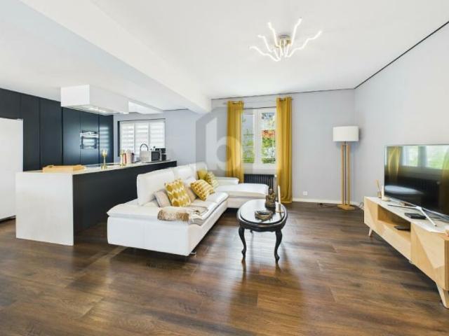 BELLE VILLA RÉNOVÉE AVEC 3 APPARTEMENTS ET JARDIN