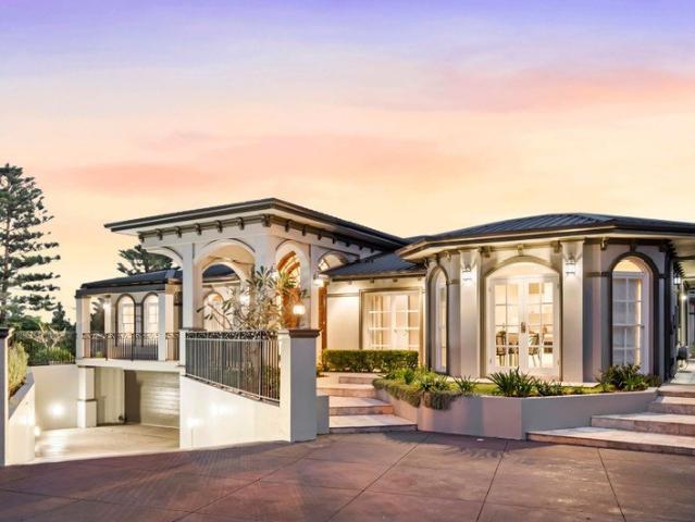 'Belle Vue' | A Landmark Golf Front Estate in Sanctuary Cove's Prestigious Masters Enclave