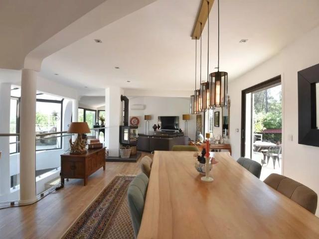 Tourrettes – Villa contemporaine avec vue panoramique 205 m² Pis