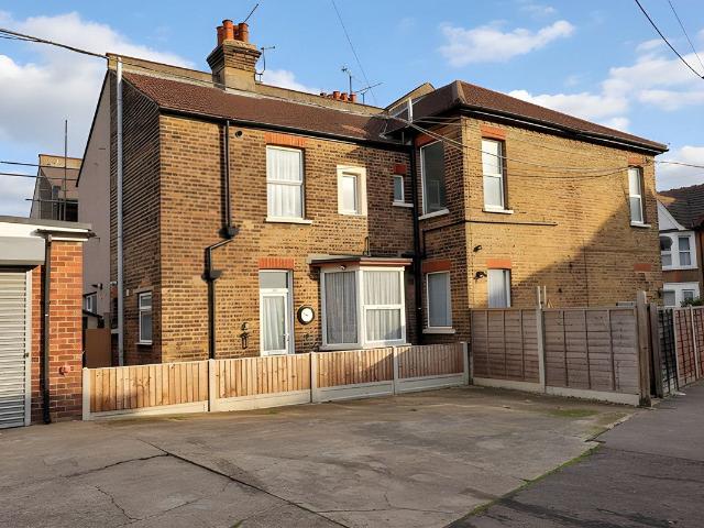 Belle Vue Place, Southend On Sea SS1, 2 bed flat to rent, £1,100 pcm | PrimeLocation
