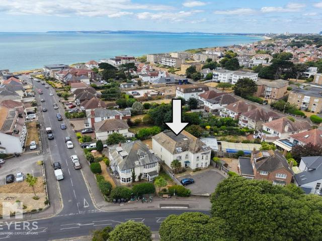 Belle Vue Road, Bournemouth, BH6 3 2 bed flat to rent £1,295 pcm £299 pw