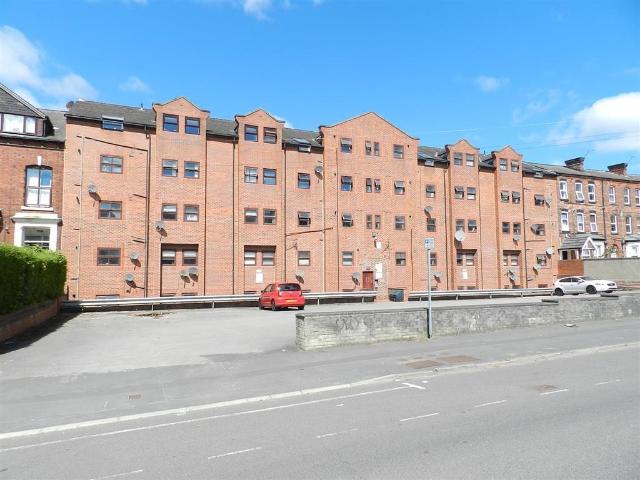 Belle Vue Road, LEEDS 3 bed flat to rent £1,100 pcm £254 pw