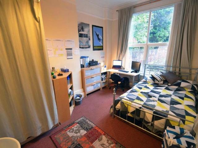 Belle Vue Road, Leeds LS3 8 bed house to rent £5,858 pcm £1,352 pw